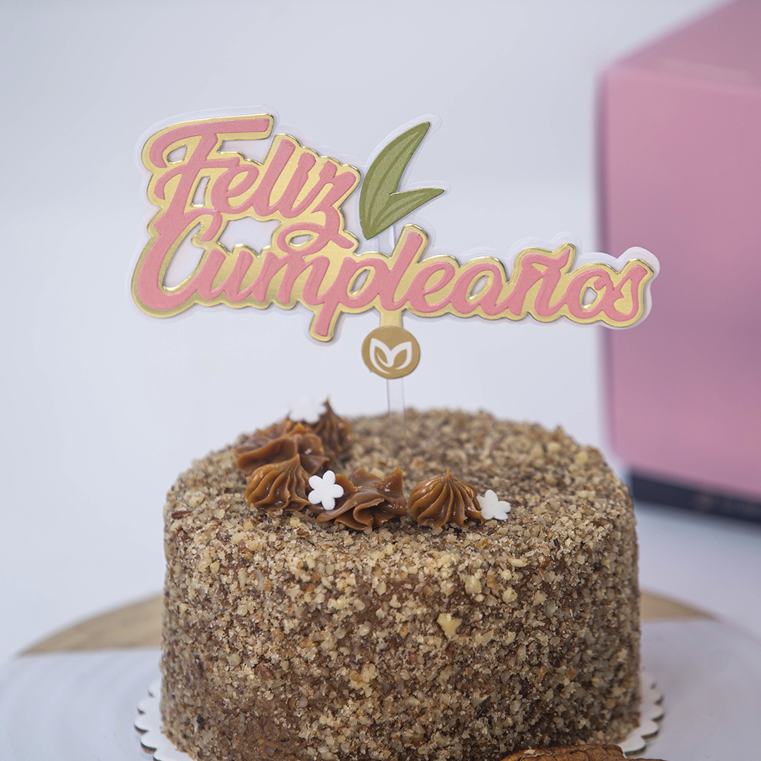 Vainilla cake + Topper cumpleaños